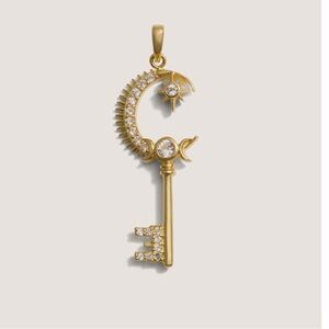 Elegant Gold Key Pendant Necklace